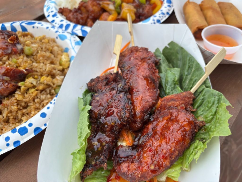 Chicken satay skewers with fresh vegetables